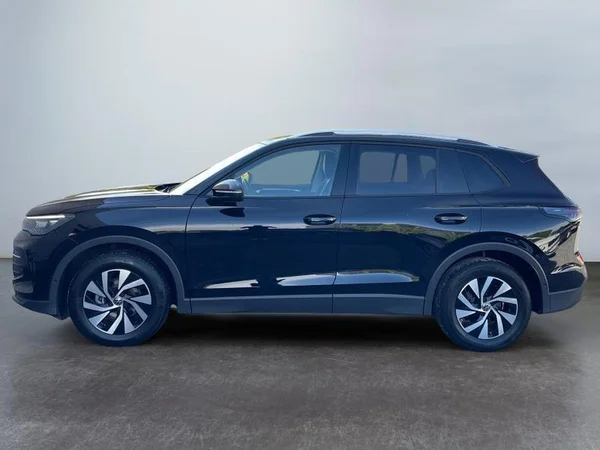 VOLKSWAGEN Tiguan (2024) — foto 24 van 29