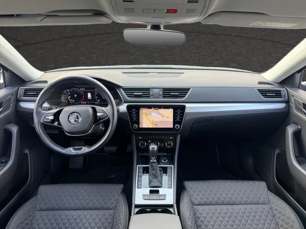 SKODA Superb Combi (2022) — foto 8 van 23