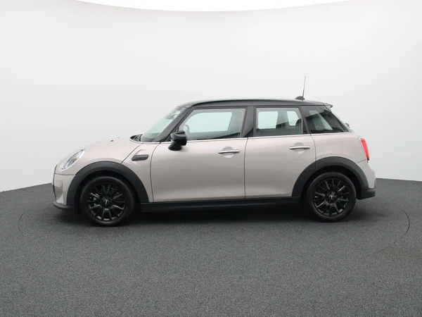 MINI Cooper (2024) — foto 18 van 23