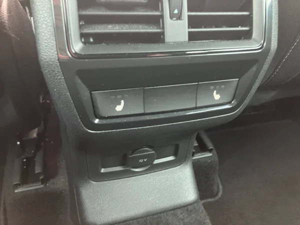 SKODA Karoq (2023) — foto 10 van 25