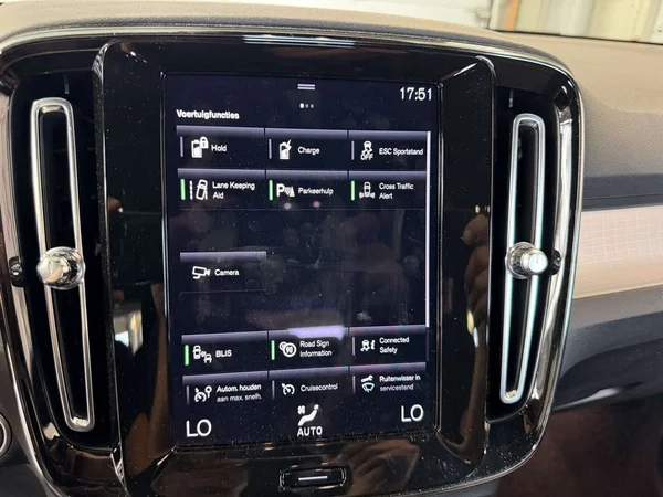 Volvo XC40 (2022) — foto 5 van 21