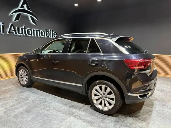 Volkswagen T-Roc (2019) — foto 13 van 23