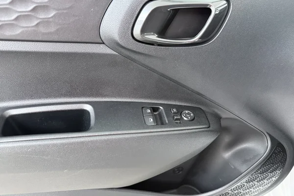 Hyundai i10 (2024) — foto 7 van 19