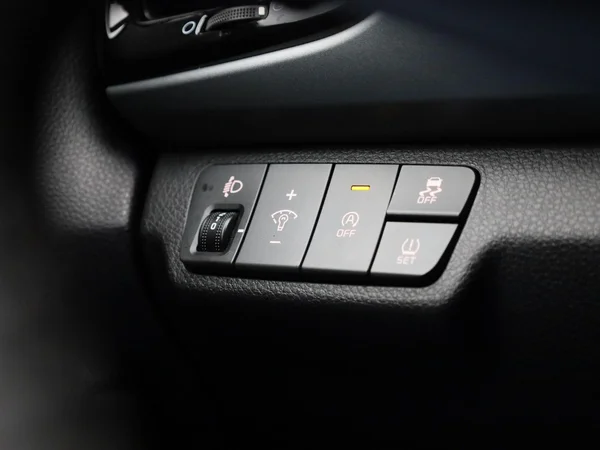 Kia Rio (2023) — foto 10 van 38