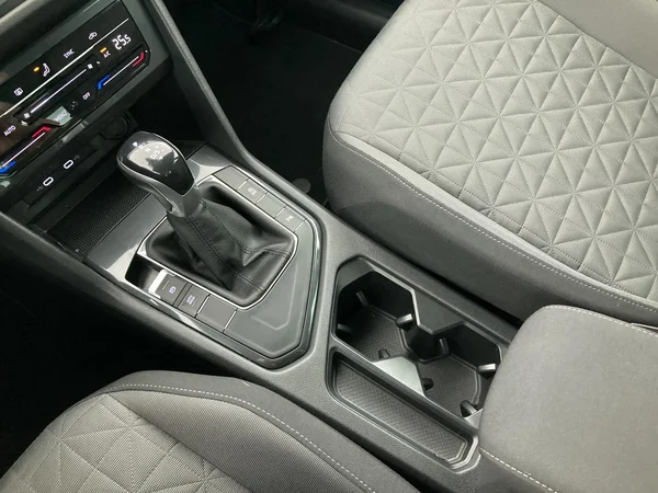 VOLKSWAGEN Tiguan (2022) — foto 16 van 36