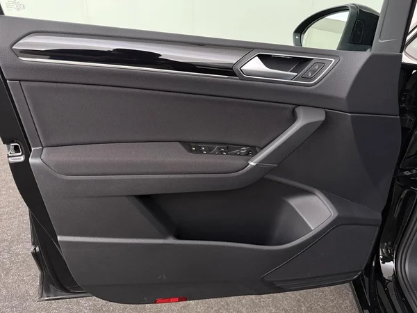 VOLKSWAGEN Touran (2025) — foto 8 van 19
