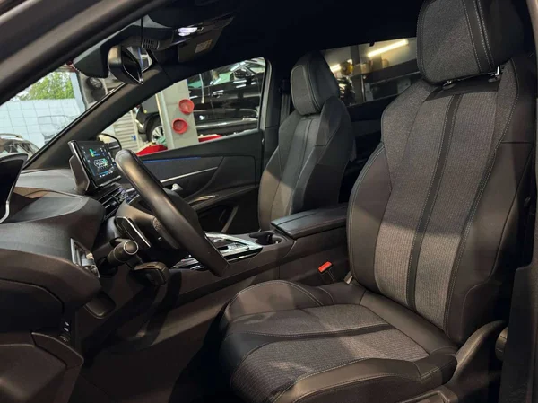 Peugeot 5008 (2023) — foto 15 van 18