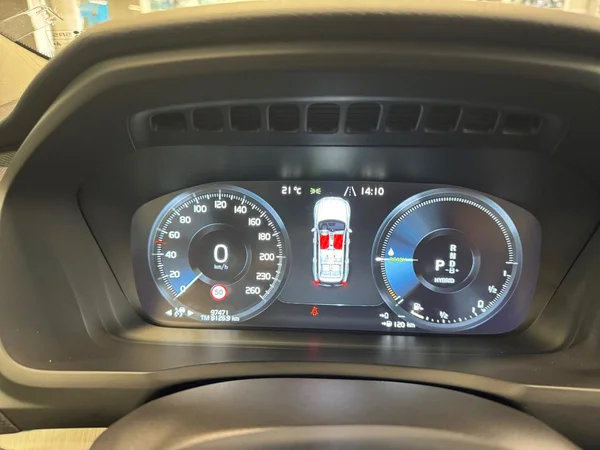 VOLVO XC90 PHEV (2021) — foto 6 van 24