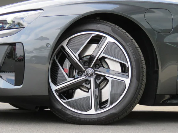 AUDI E-tron GT (2023) — foto 14 van 37