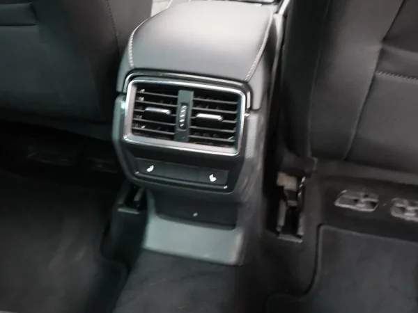 Škoda Karoq (2023) — foto 22 van 33