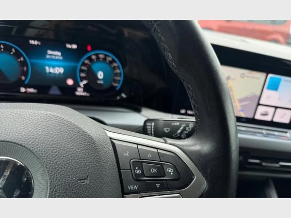 VOLKSWAGEN Golf VIII (2021) — foto 9 van 24