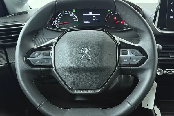 Peugeot 208 (2023) — foto 2 van 17