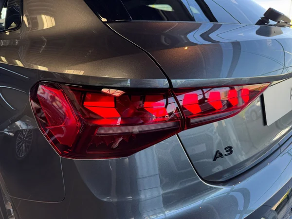 AUDI A3 Sportback PHEV (2025) — foto 2 van 23