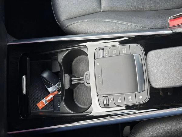 Mercedes-Benz GLA (2022) — foto 7 van 26