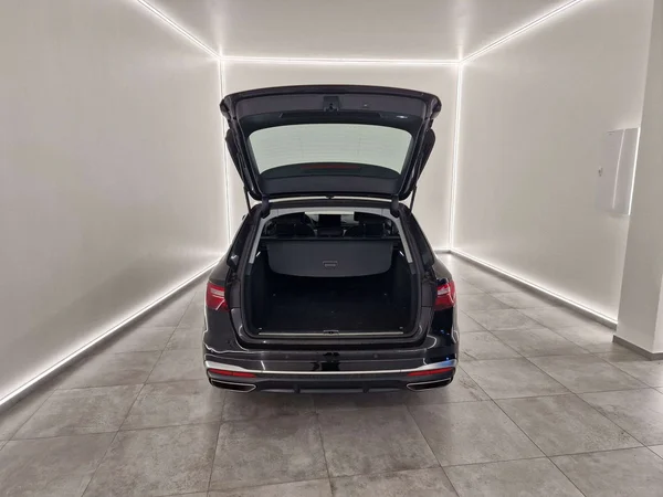 Audi A4 (2023) — foto 11 van 16