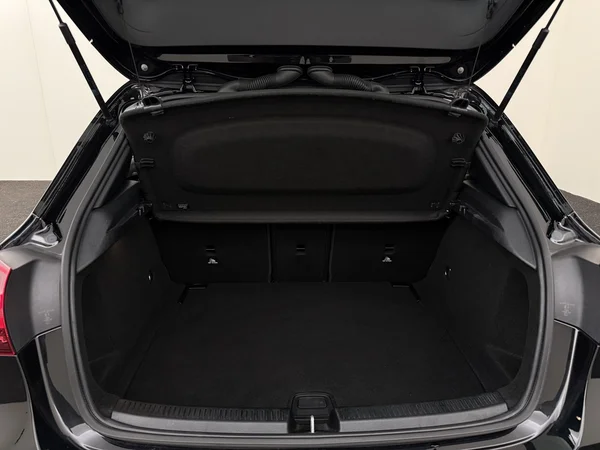 MercedesBenz A 180 (2024) — foto 8 van 28