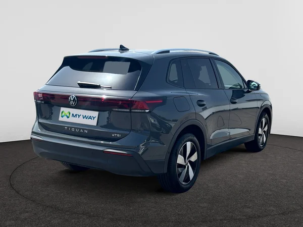 VOLKSWAGEN Tiguan (2024) — foto 4 van 14