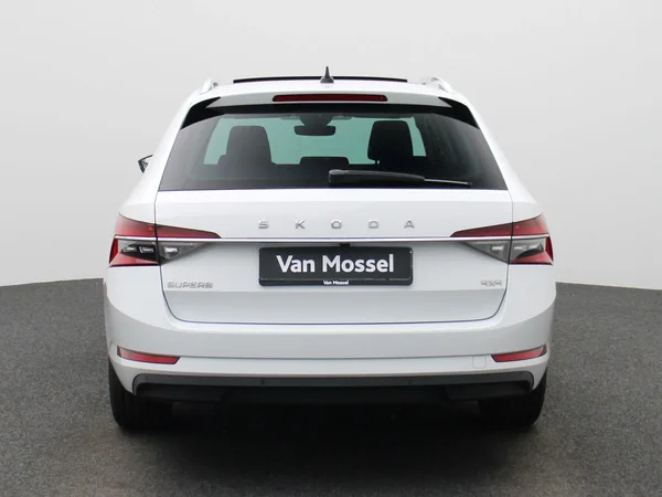 Škoda Superb (2022) — foto 44 van 47