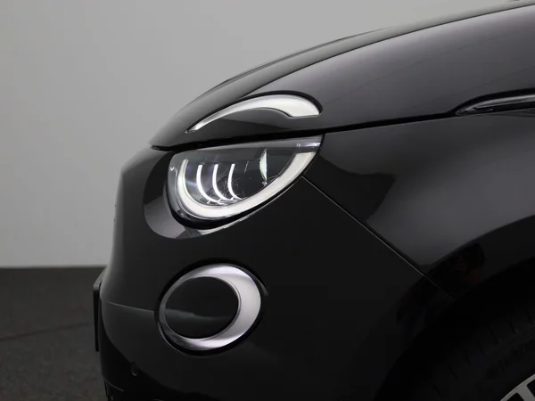 Fiat 500C (2023) — foto 8 van 40