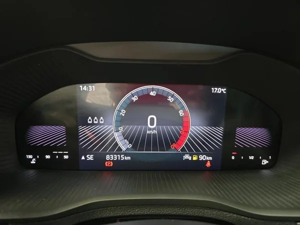 SKODA Karoq (2023) — foto 6 van 31