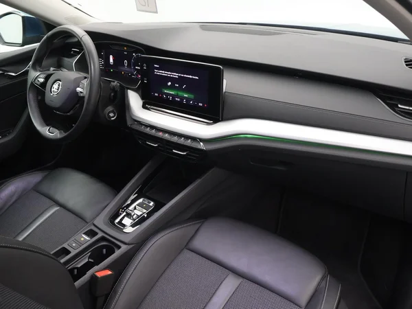 SKODA Octavia Combi PHEV (2021) — foto 32 van 32