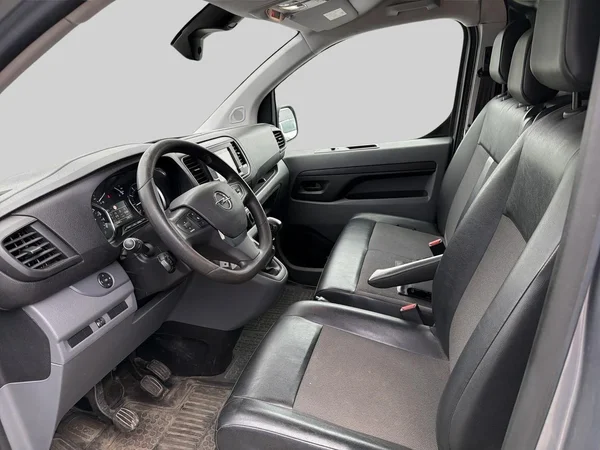 Opel Vivaro (2020) — foto 15 van 16