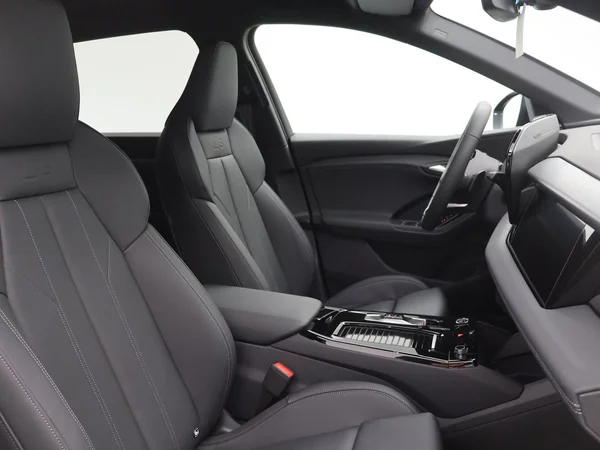 AUDI Q6 e-tron (2026) — foto 16 van 25