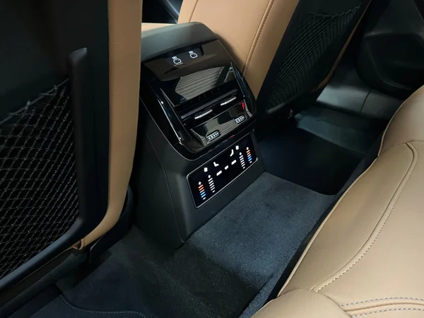 AUDI A6 e-hybrid (PHEV) (2025) — foto 12 van 13