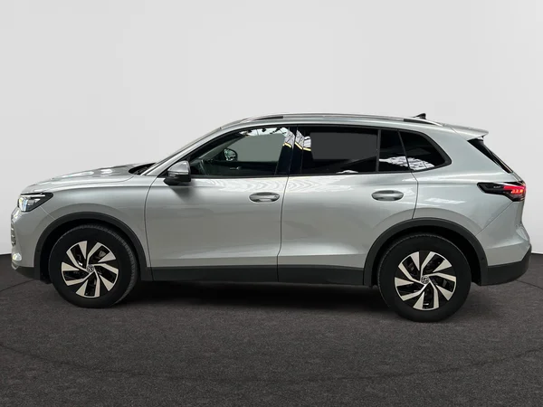 VOLKSWAGEN Tiguan (2024) — foto 13 van 20