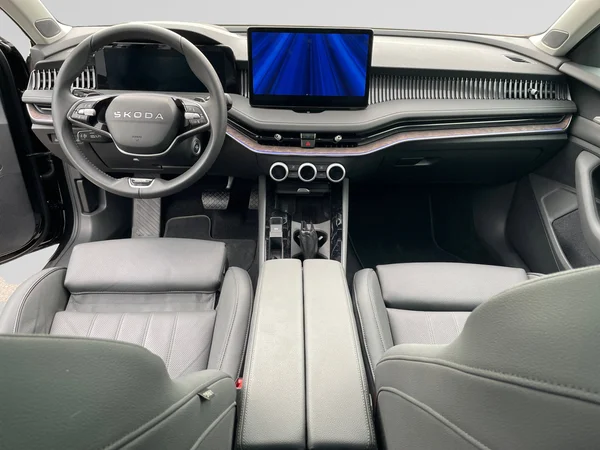 SKODA Superb Combi PHEV (2025) — foto 3 van 14