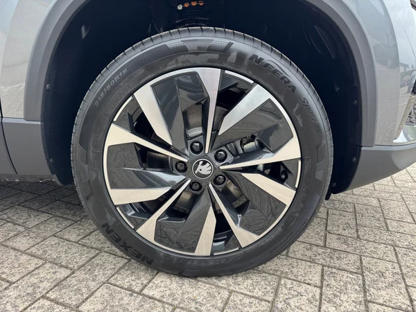 SKODA Karoq (2025) — foto 14 van 22