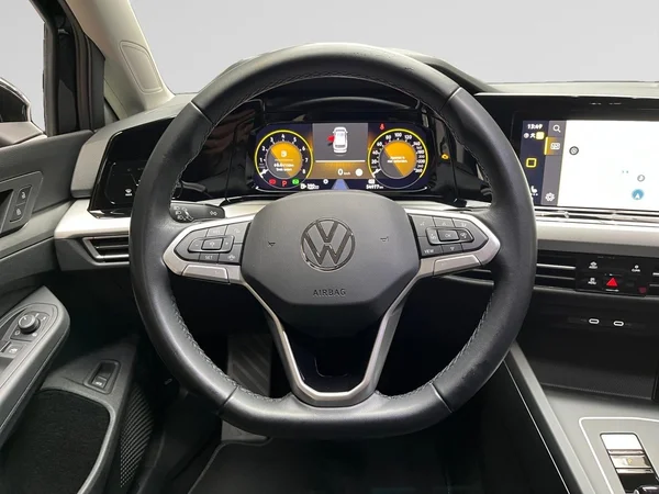 VOLKSWAGEN Golf VIII SW (2023) — foto 14 van 16