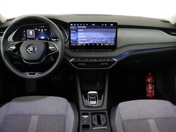 SKODA Octavia Combi (2024) — foto 16 van 19