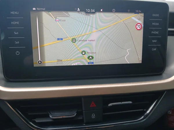 SKODA Scala (2022) — foto 2 van 20