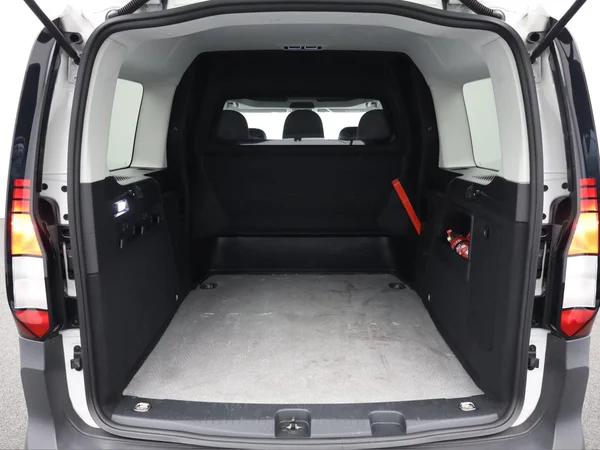 VOLKSWAGEN Caddy Maxi (2024) — foto 2 van 16