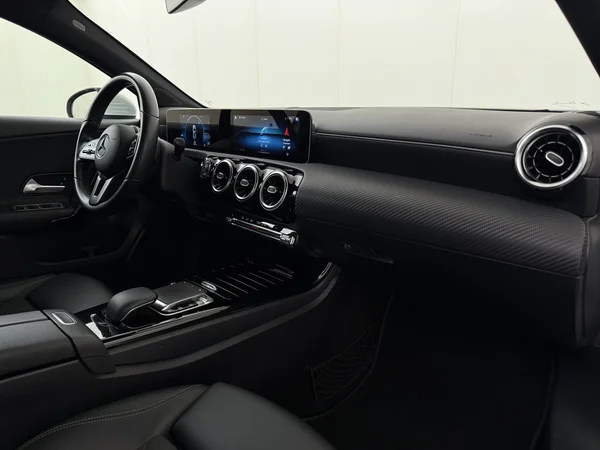 MERCEDES A 180 (2018) — foto 3 van 26