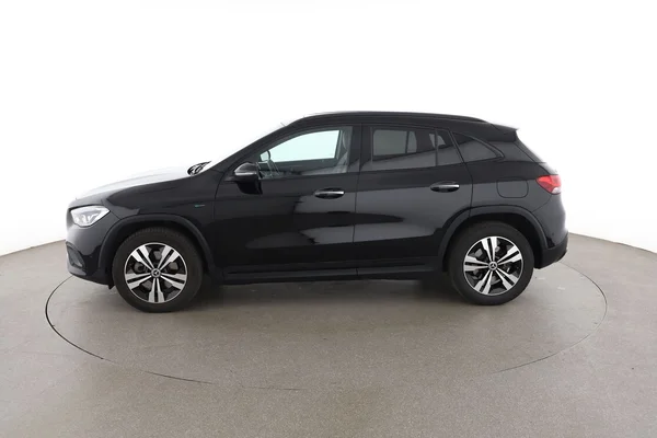 Mercedes-Benz GLA-Klasse (2021) — foto 9 van 16