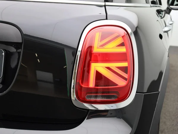 MINI Cooper (2022) — foto 28 van 40