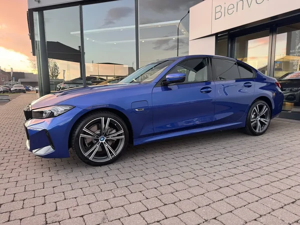 Bmw 320 (2024) — foto 6 van 17