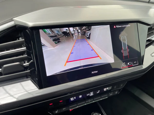 AUDI Q4 e-tron (2025) — foto 2 van 15