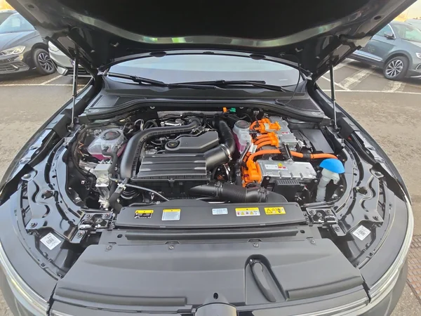 VOLKSWAGEN Passat Variant eHybrid (PHEV) (2025) — foto 6 van 24