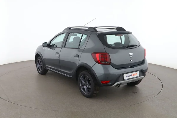 Dacia Sandero (2017) — foto 10 van 16