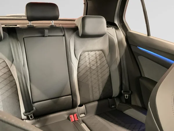 VOLKSWAGEN Golf VIII (2023) — foto 10 van 21