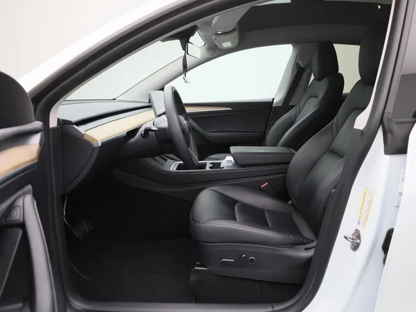 Tesla Model Y (2023) — foto 43 van 43