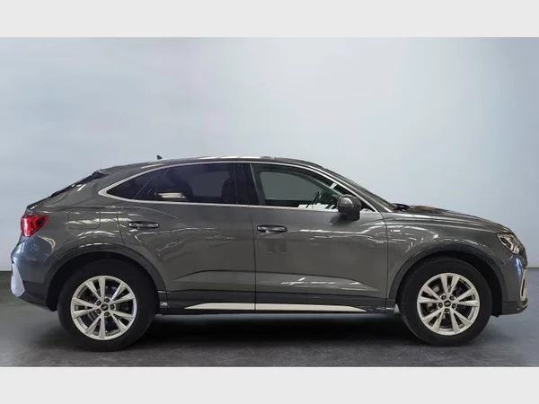 Audi Q3 Sportback (2021) — foto 24 van 29