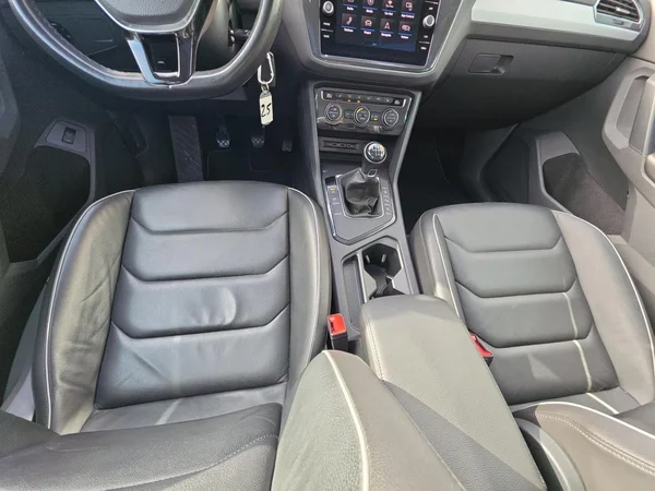 VOLKSWAGEN Tiguan (2019) — foto 3 van 24
