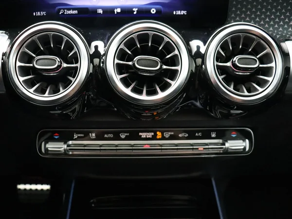 Mercedes-Benz EQB (2025) — foto 16 van 33