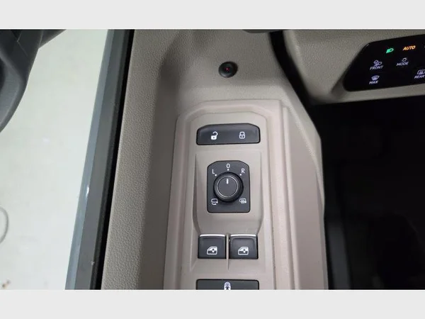 Volkswagen Multivan T7 Long (2025) — foto 25 van 37