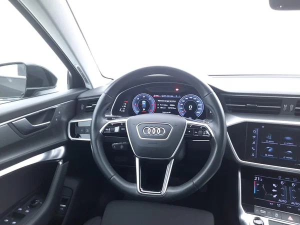 Audi A6 SW (2023) — foto 6 van 24