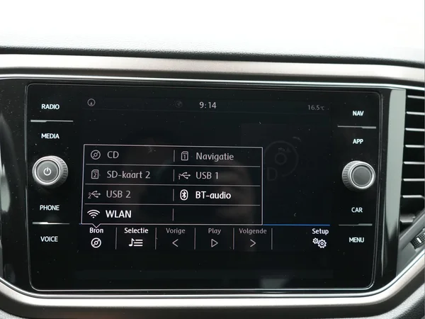 VOLKSWAGEN T-Roc (2019) — foto 14 van 25